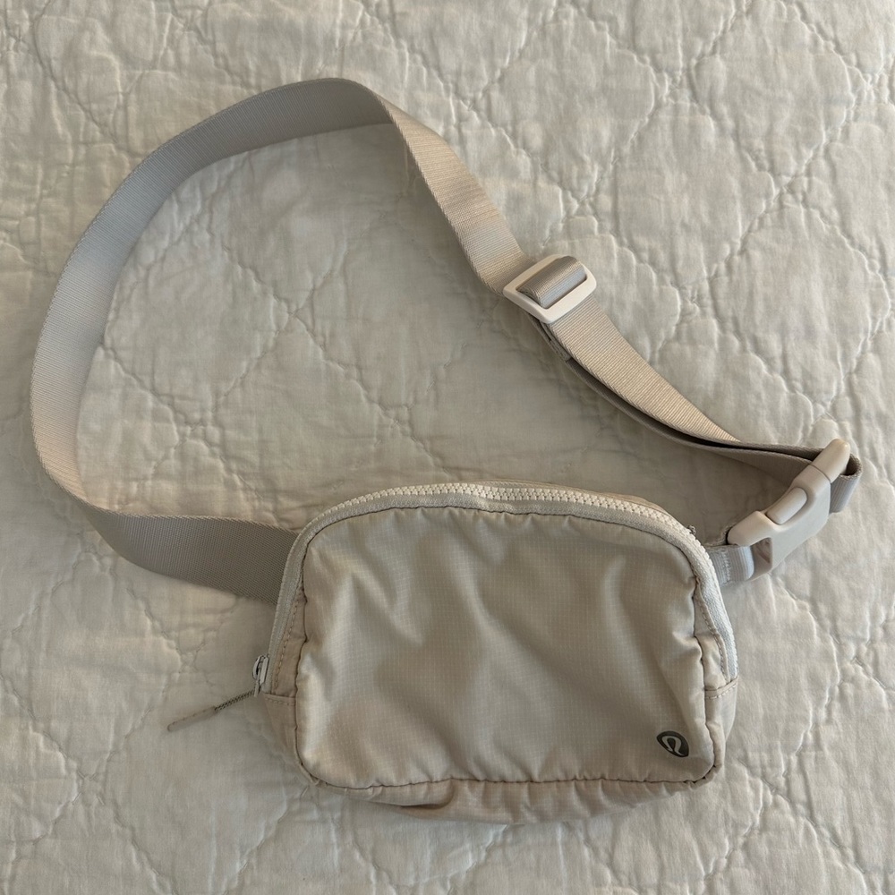 Lululemon everywhere belt bag 1L. Opal white. Original strap.